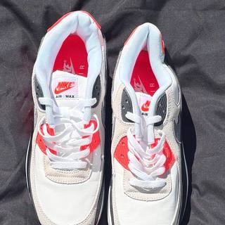 Air Max 90 Infrared seen from above with the red lining showing
